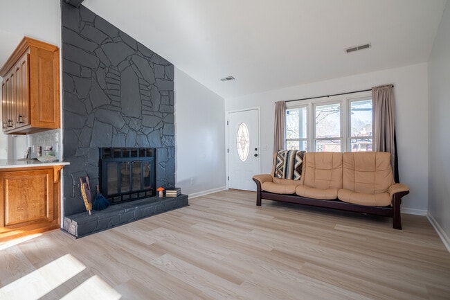 Building Photo - 110 Peabody Rd