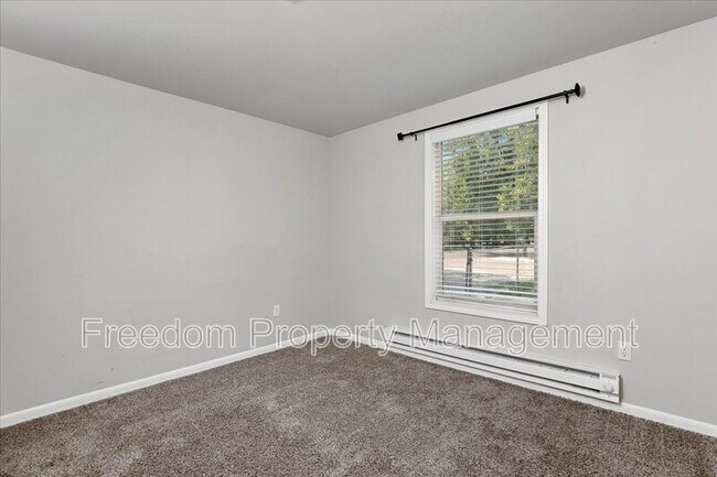 Building Photo - 420 S Garland St