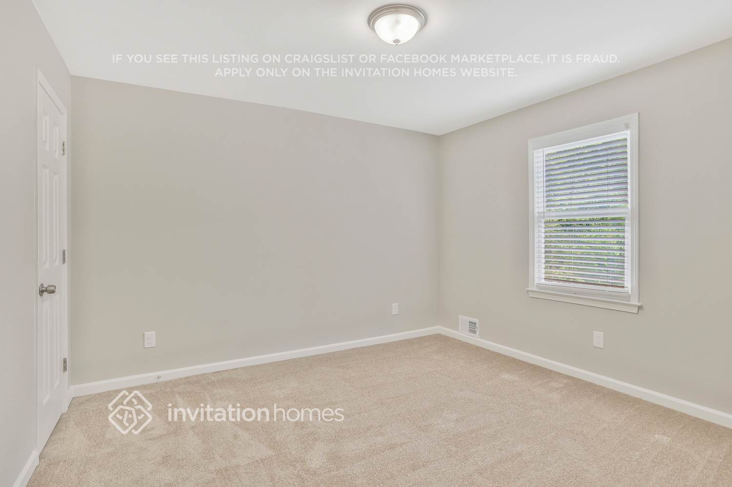 Building Photo - 400 Hidden Valley Dr SE