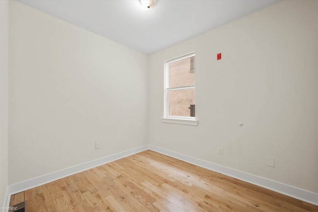 Building Photo - 4 br, 2 bath Triplex - 2031 N Carlisle St ...