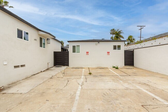 Building Photo - Renovated 1 Bed/1 Bath Single Family Home in Pacific Beach w/Patio/Parking/Washer/Dryer