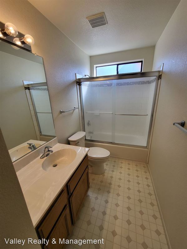 Building Photo - 301 Coral Way