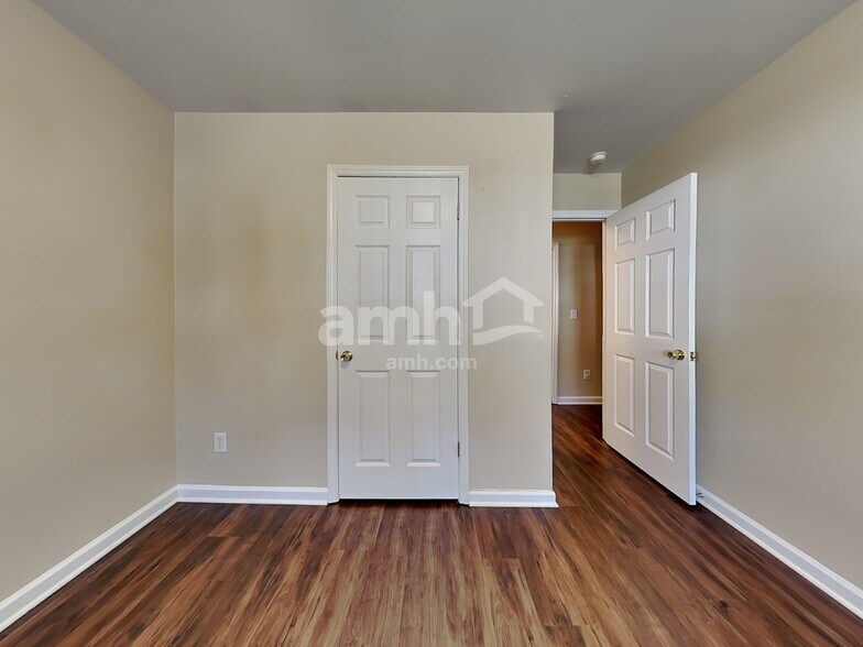 Building Photo - 166 Hunters Horn Ln