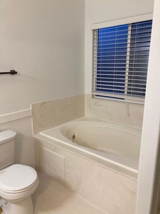 Building Photo - Lovely single level home in Meridian