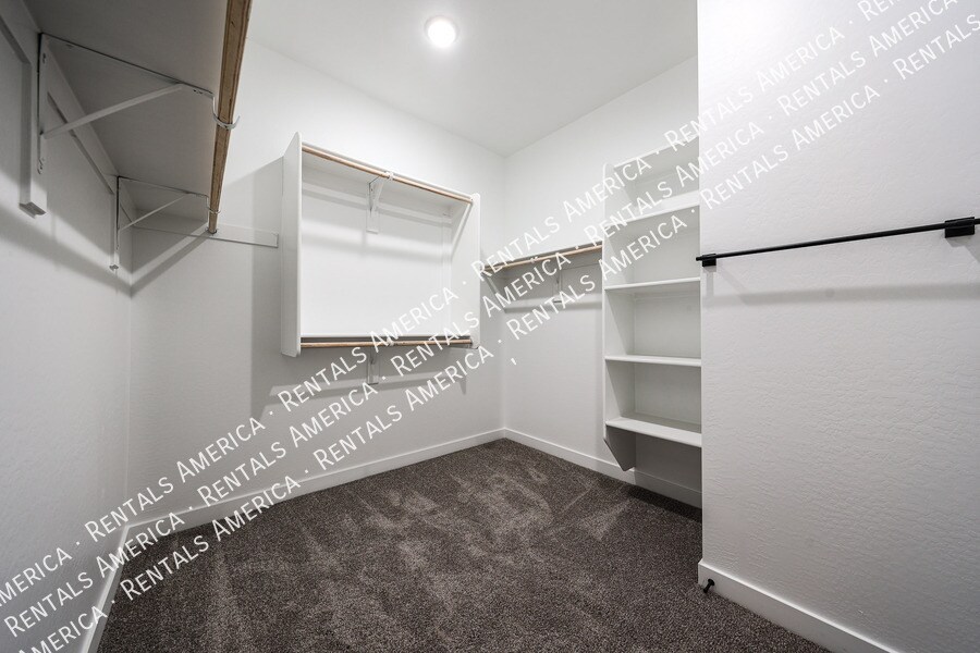 Building Photo - 5411 W Royal Palm Rd