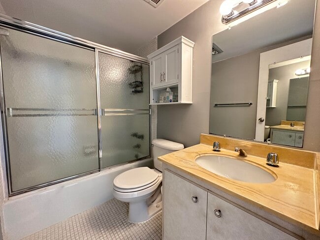 Building Photo - 1985 S Ocean Dr