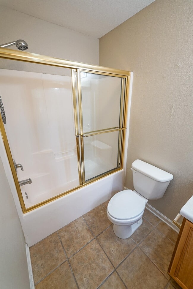 Building Photo - 2738 W Tharpe St