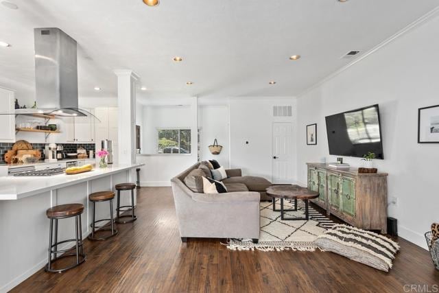 Building Photo - 2203 Levante St