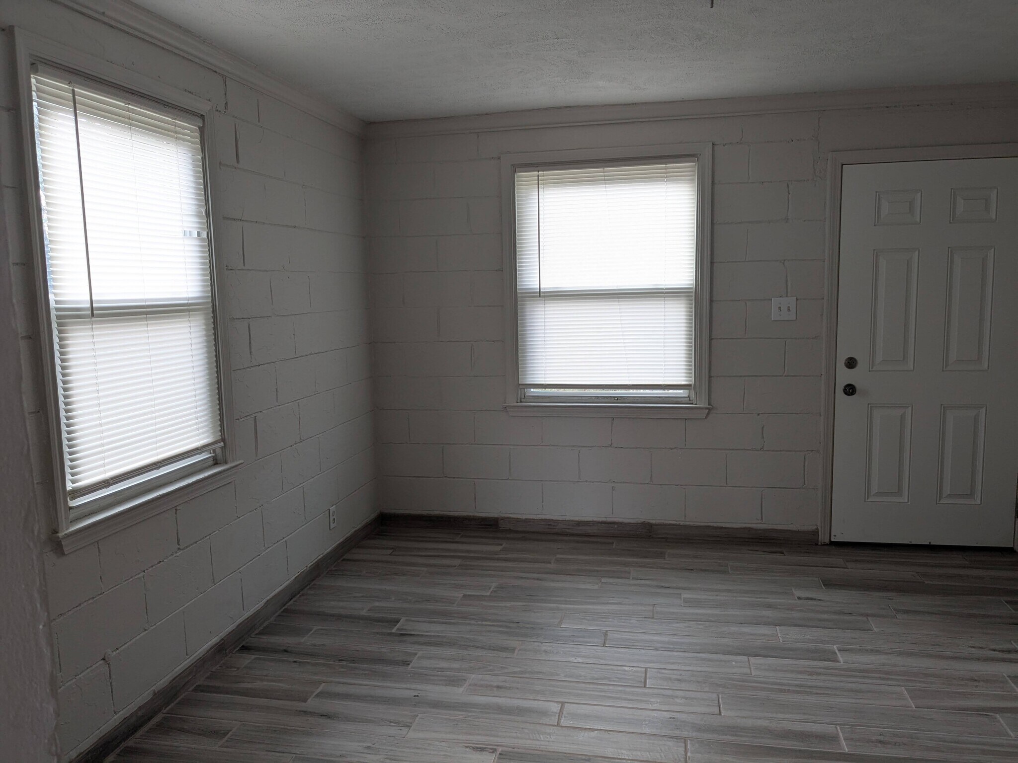 Building Photo - 2945 Schofield Ave