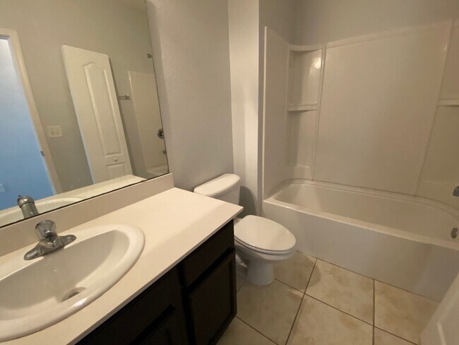 Building Photo - Beautiful 2 bedroom, 2 bathroom condo for ...