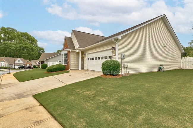 Building Photo - 1033 Pinehurst Dr