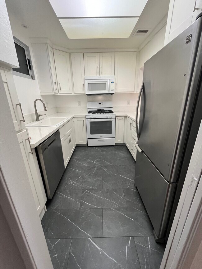 Building Photo - 729 S Hobart Blvd