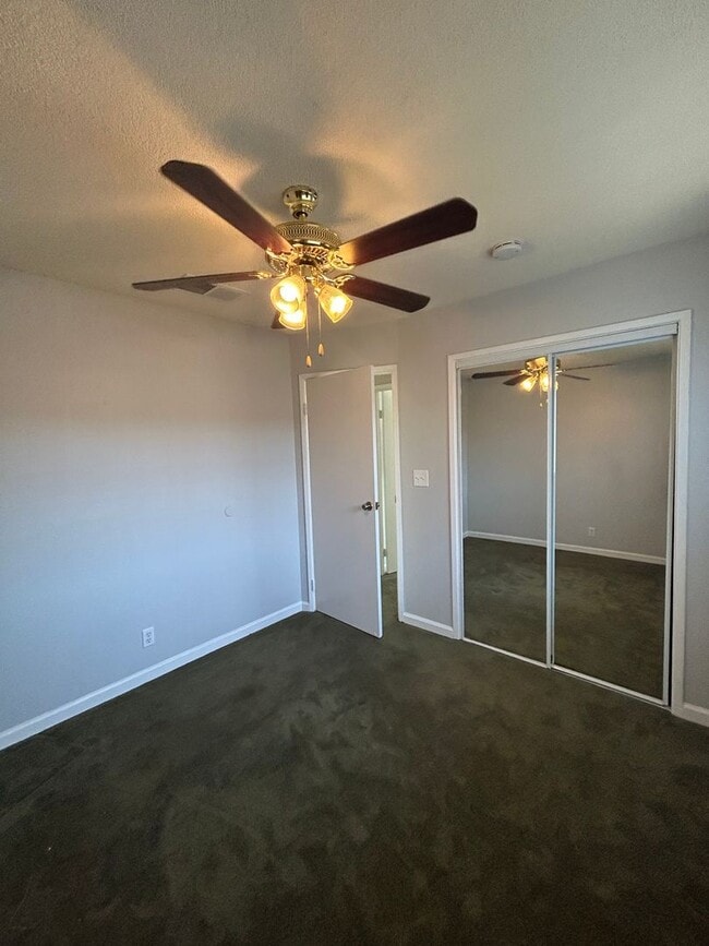 Building Photo - NICE OLDER HOME IN ESTABLISHED AREA