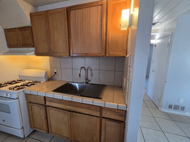 Building Photo - 3 E San Joaquin St