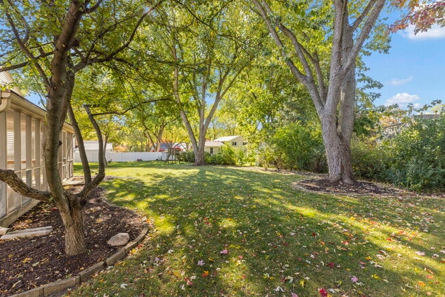 Building Photo - 345 Green Valley Dr