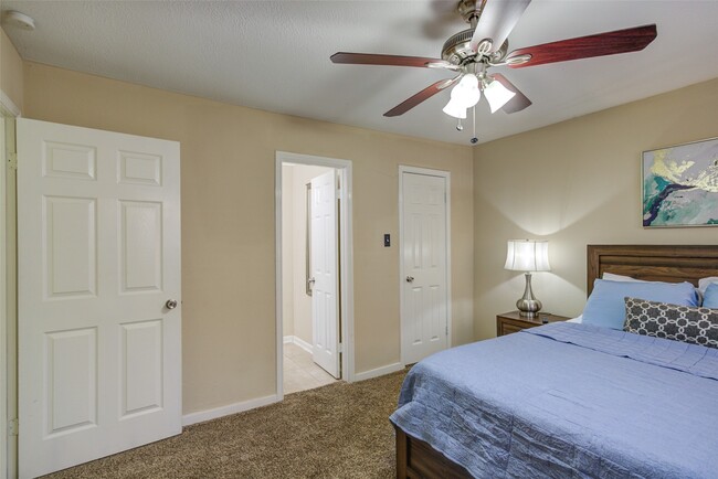 Building Photo - 6614 Winkleman Rd