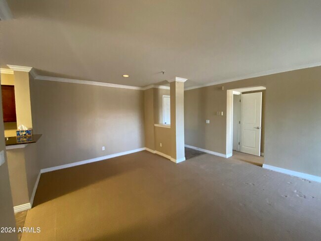 Building Photo - 2025 E Campbell Ave