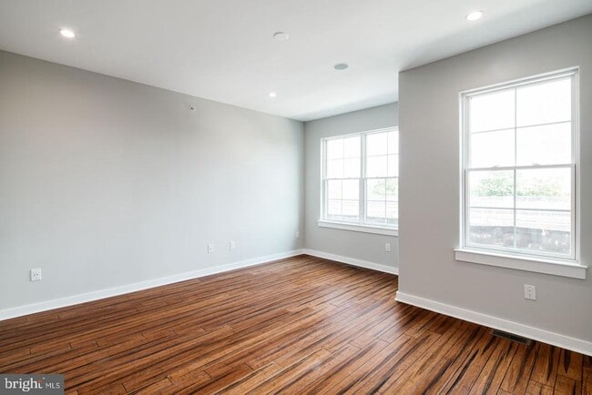 Building Photo - 1512 S 25th St