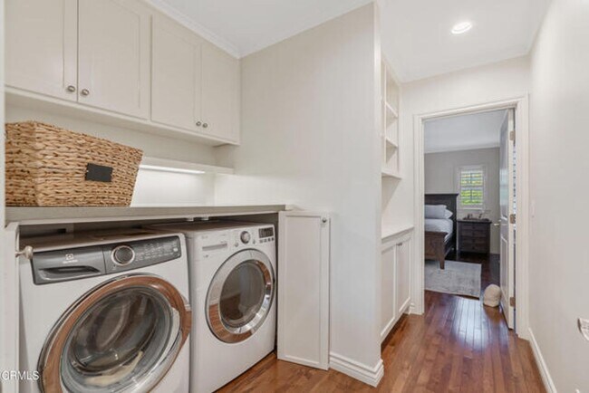 Building Photo - CHARMING 3BR + 2BA HOUSE IN MONROVIA!
