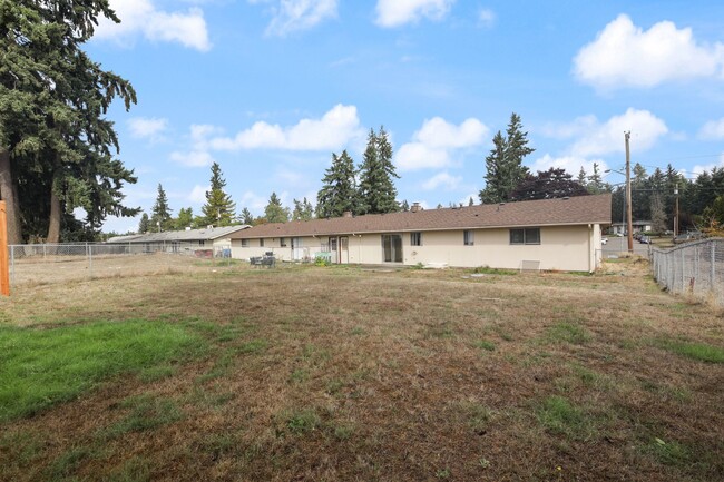 Building Photo - Move in Ready now! Easy JBLM commute, 3 be...