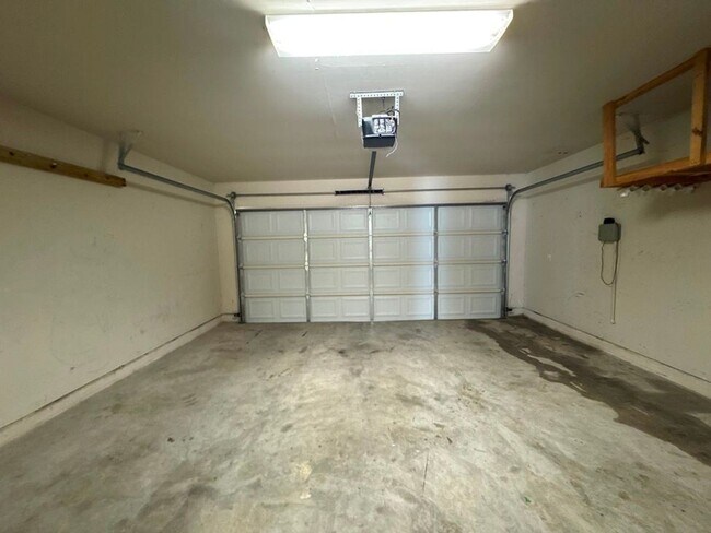 Building Photo - 3 Bed/ 2 Bath Home Available in Villages of Berry Creek!