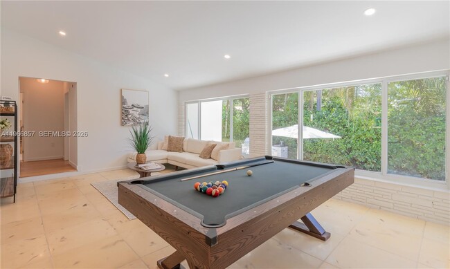 Building Photo - 920 Alava Ave