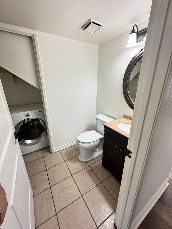 Building Photo - 8784 Pine Crest Pl