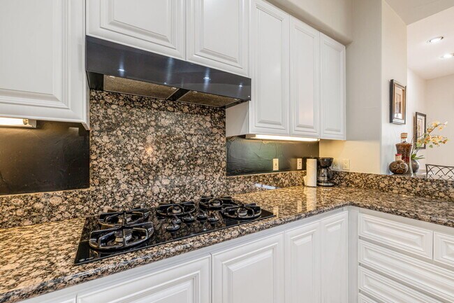 Building Photo - 727 Arrowhead Dr