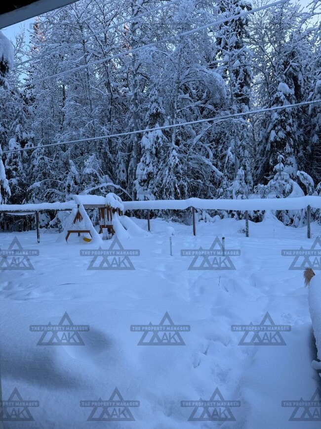 Building Photo - Charming Pet-Friendly 3-Bedroom Home with Garage & Wood Stove – North Pole