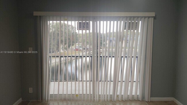 Building Photo - 7910 N Colony Cir