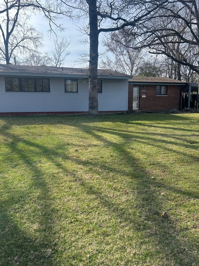 Building Photo - Contact Peggy 501 676 1758