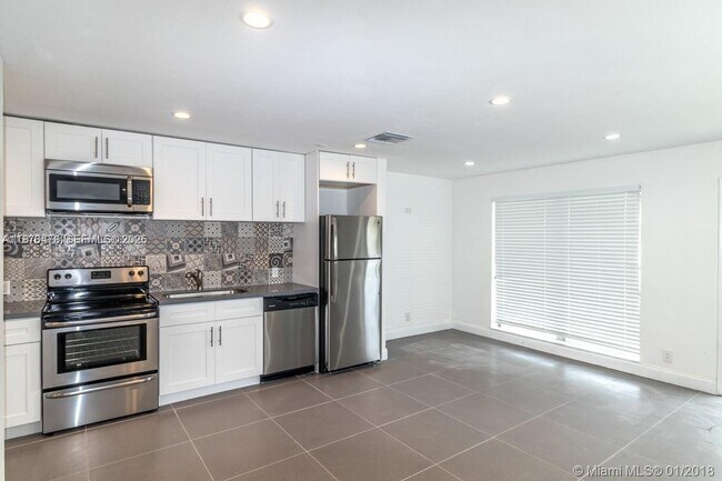 Building Photo - 2201 NE 14th Ave