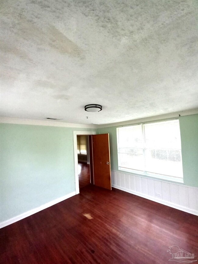 Building Photo - 1120 S Old Corry Field Rd