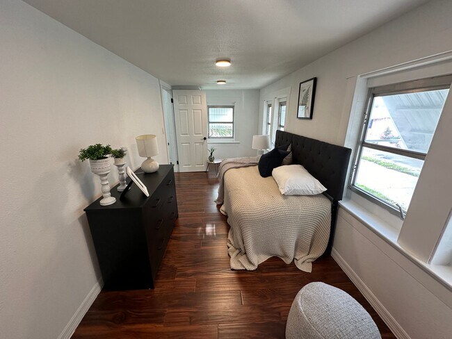 Building Photo - 1 Bed - 1 Bath - Great Location