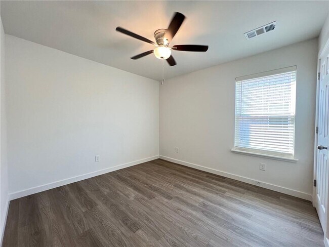 Building Photo - 609 NW 69th Ave