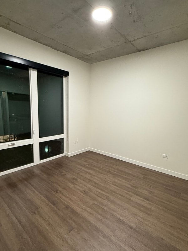 Building Photo - 359 W Chicago Ave