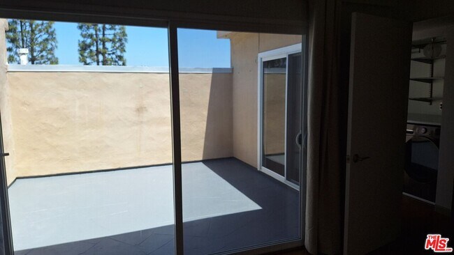 Building Photo - 4751 La Villa Marina