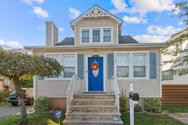 Building Photo - 1041 Stonewall Ln