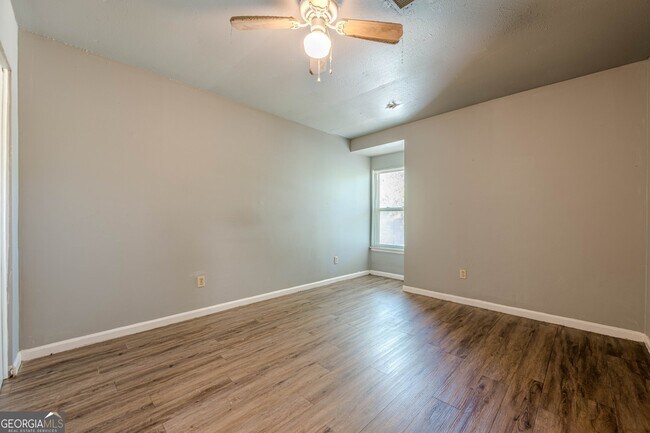 Building Photo - 2016 Oak Park Ln