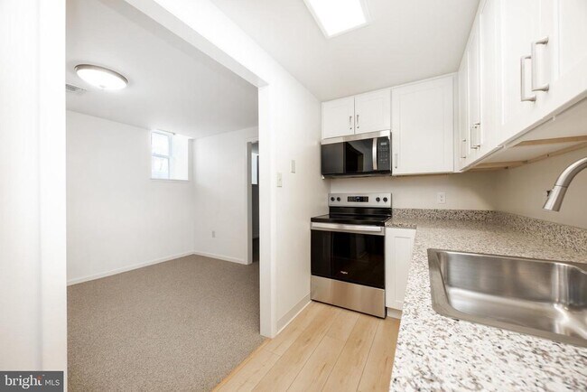 Building Photo - 3183 Main St.