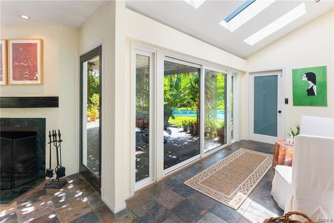 Building Photo - 5655 Katherine Ave