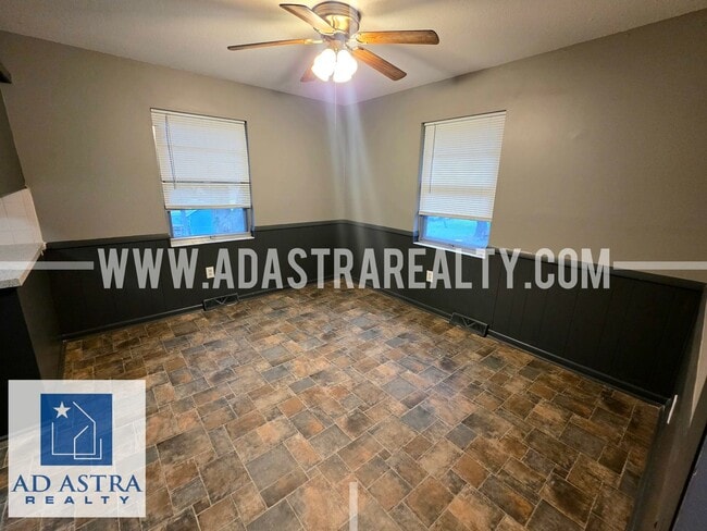 Building Photo - 208 Brookside Dr