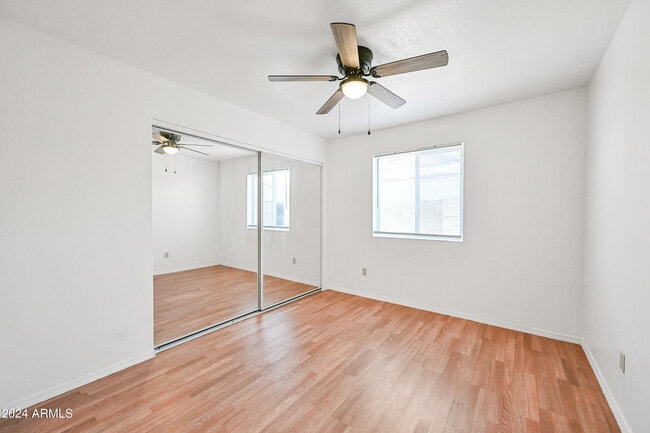 Building Photo - 2412 W Temple St