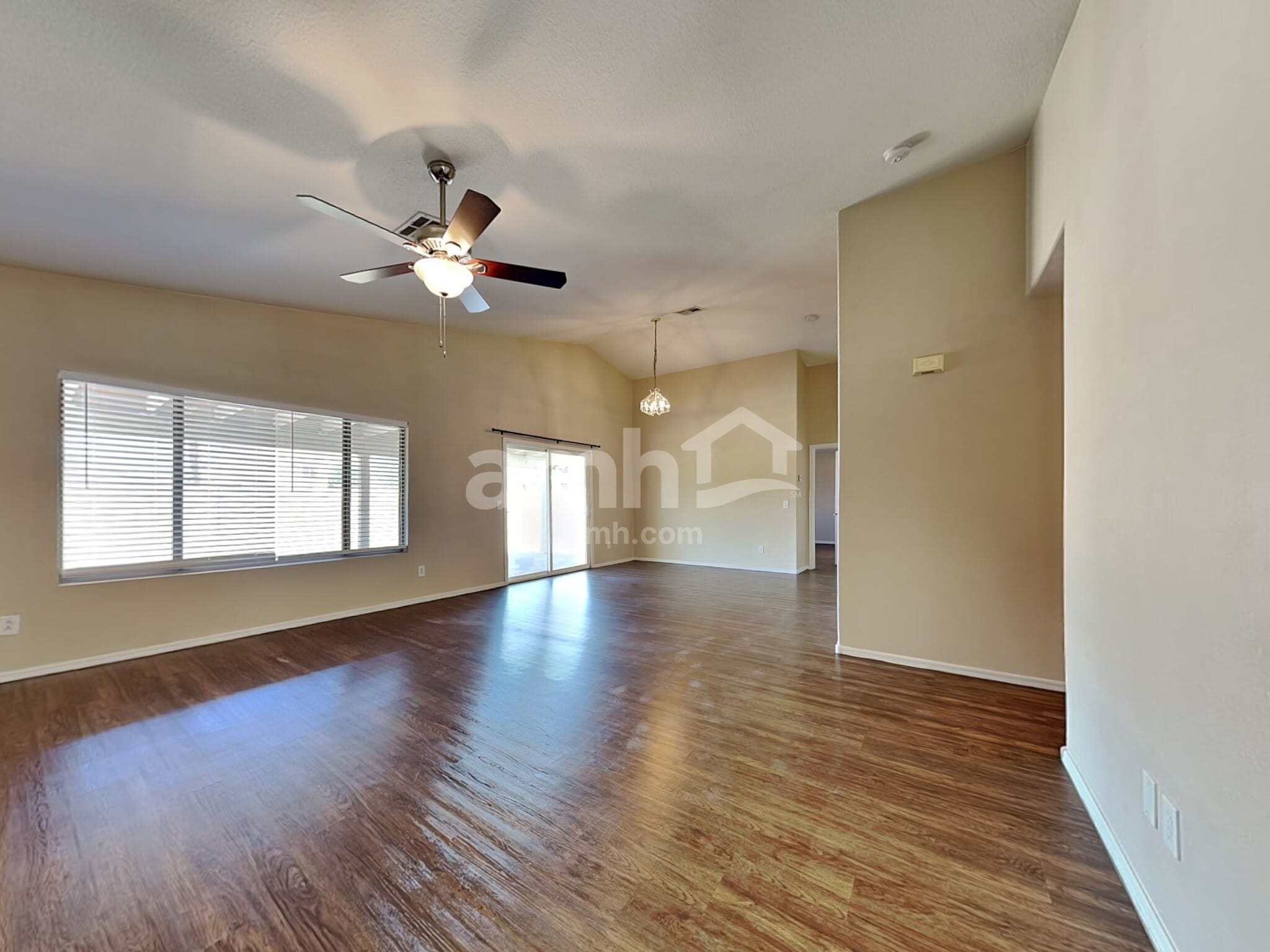 Building Photo - 8912 W La Reata Ave