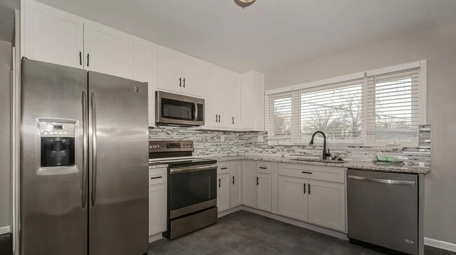 Building Photo - 1270 Del Rey Dr