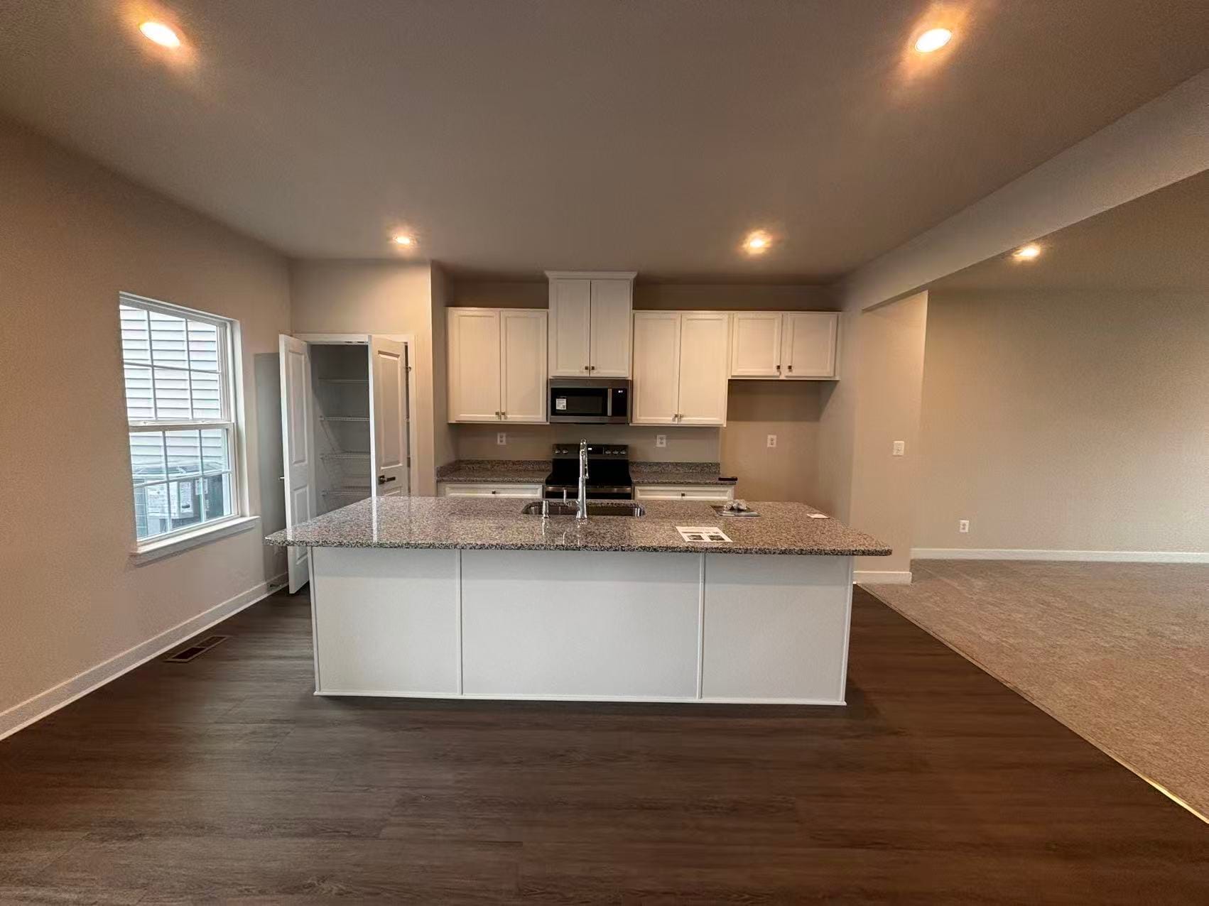 Building Photo - 735 Rosemary Way