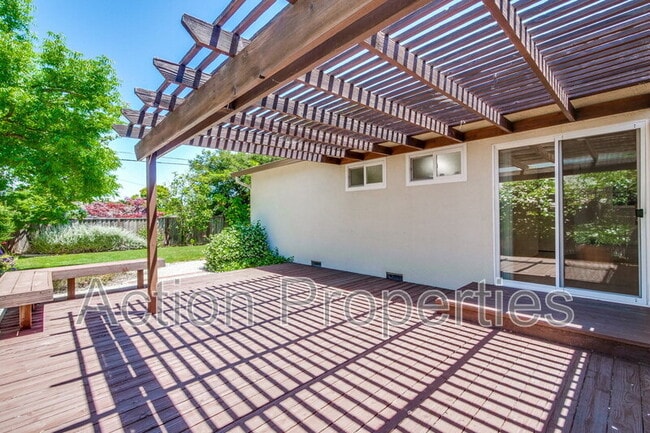 Building Photo - 1128 Kentwood Ave