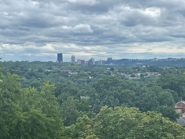 Building Photo - 1 Bedroom in Bellevue with Private deck!