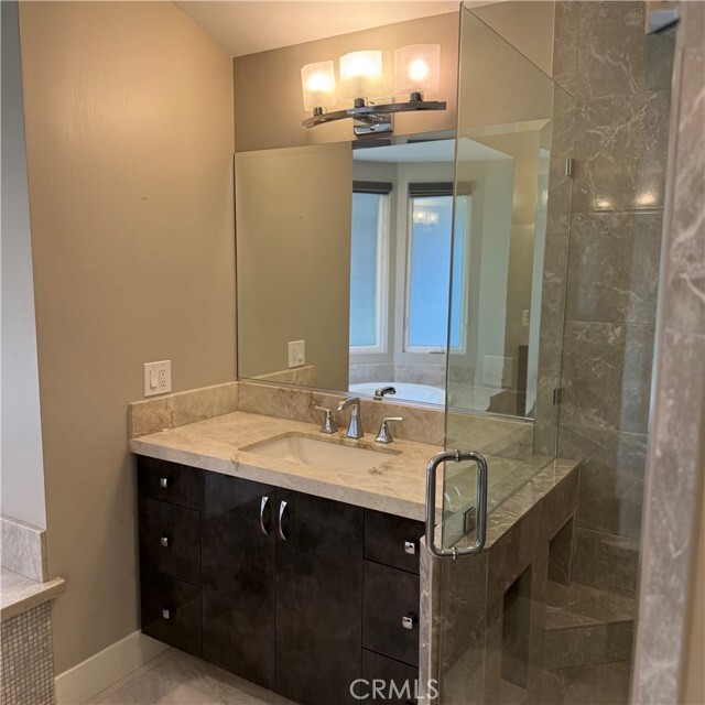 Building Photo - 2615 Temple Hills Dr