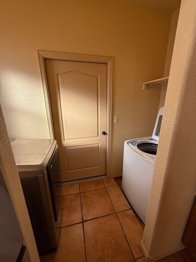 Building Photo - 4804 Camino Dos Vidas